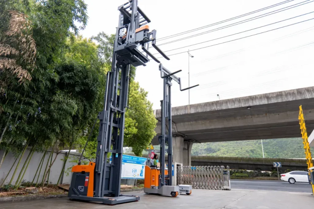 VNA Turret Truck